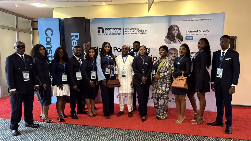 CORPORATE TRAIINGS GROUP PHOTO (1)